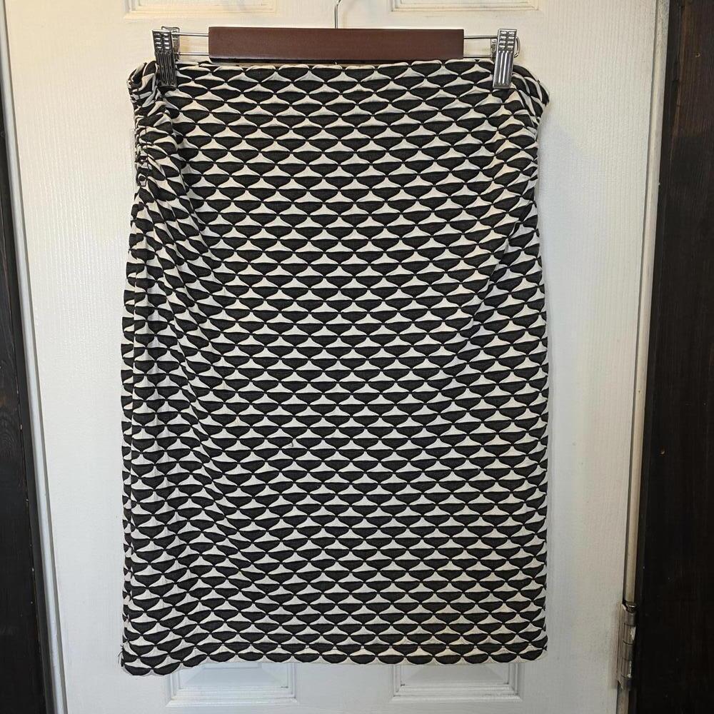 Max Studio Black and White Geometric Pattern Pencil Skirt- Large - Picture 1 of 7